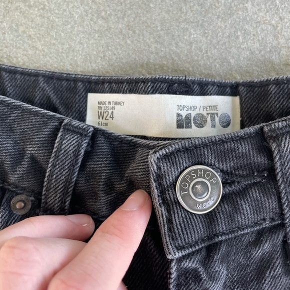 Black Topshop Distressed Shorts - Picture 3 of 3